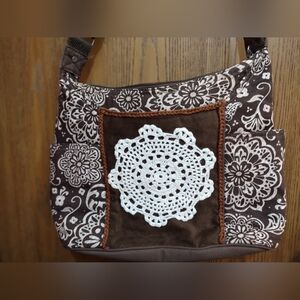 Thirty-One Free to Be Carry-All purse With Crochet Accents